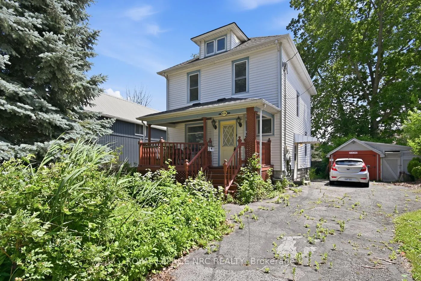 Photo 1 of 4719 Epworth Circle, Niagara Falls, Downtown — HOMEH