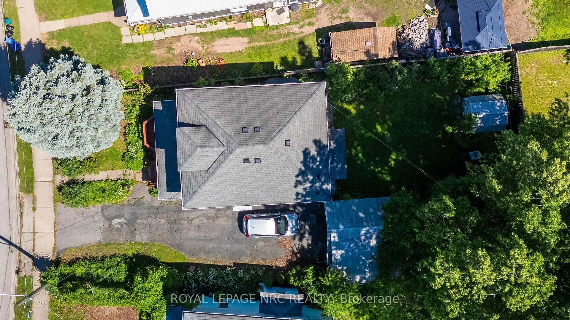 Photo 3 of 4719 Epworth Circle, Niagara Falls, Downtown — HOMEH
