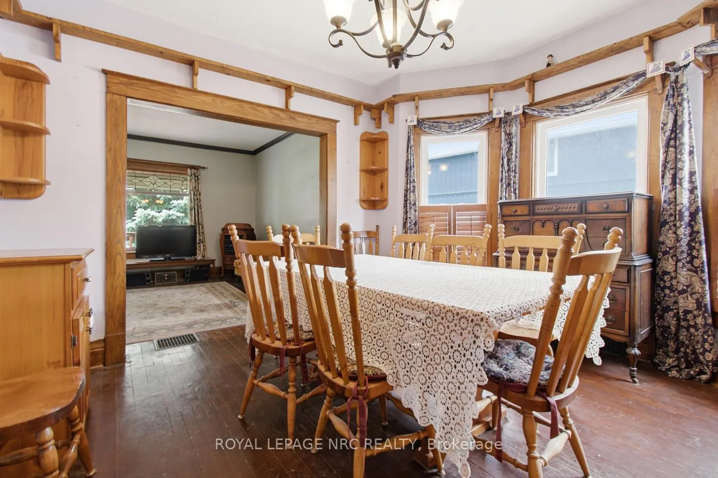 Photo 4 of 4719 Epworth Circle, Niagara Falls, Downtown — HOMEH