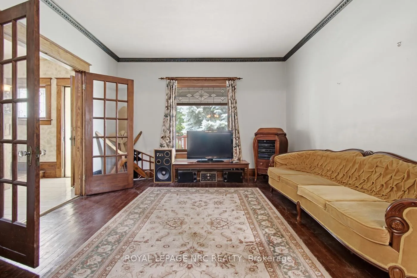 Photo 8 of 4719 Epworth Circle, Niagara Falls, Downtown — HOMEH