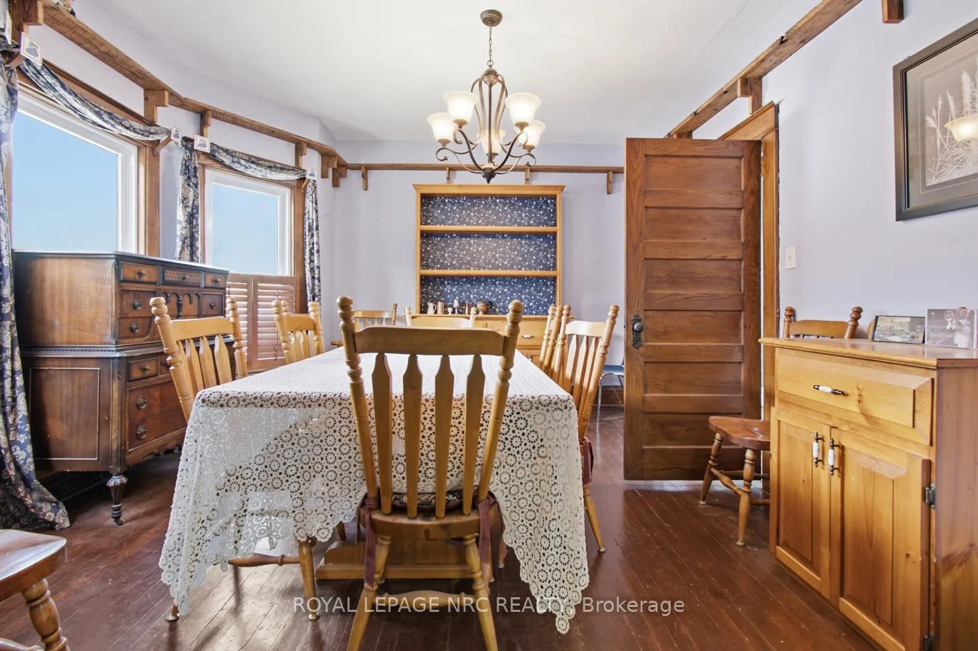 Photo 9 of 4719 Epworth Circle, Niagara Falls, Downtown — HOMEH