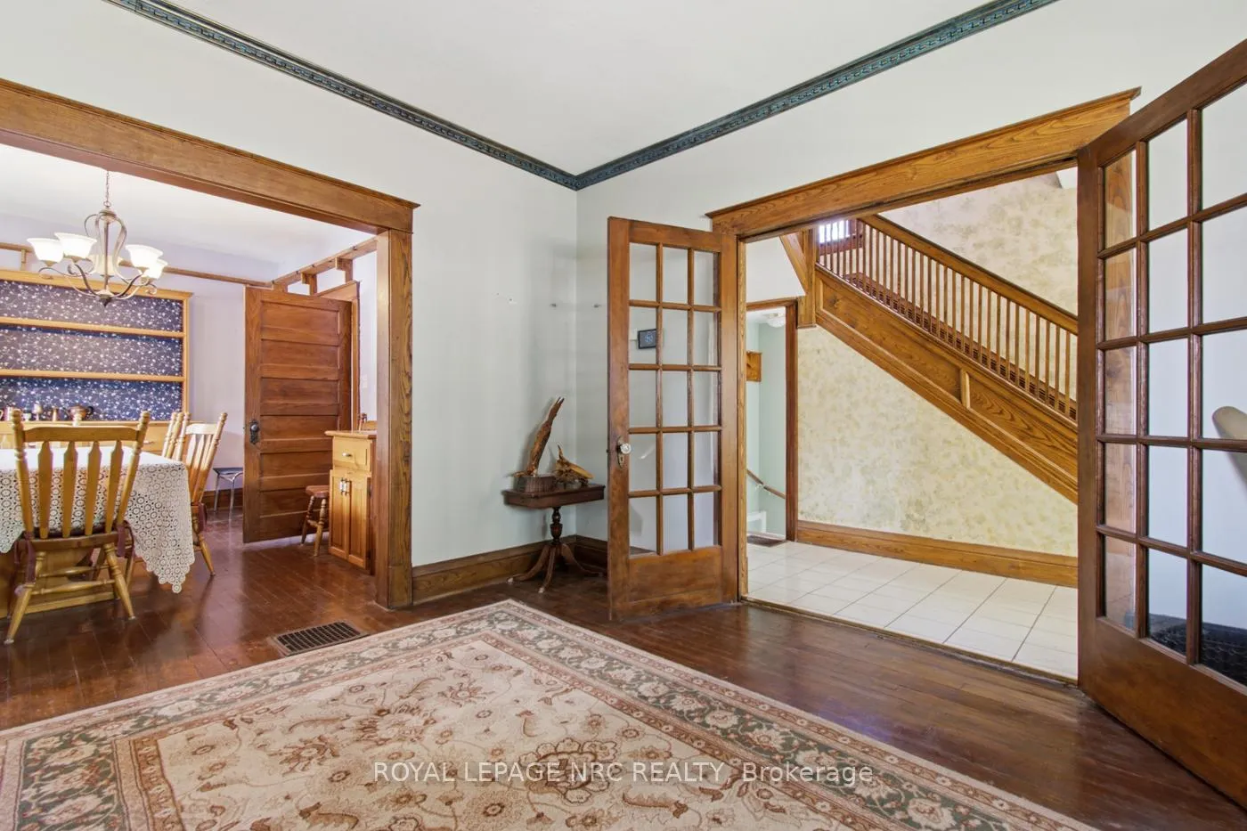 Photo 10 of 4719 Epworth Circle, Niagara Falls, Downtown — HOMEH