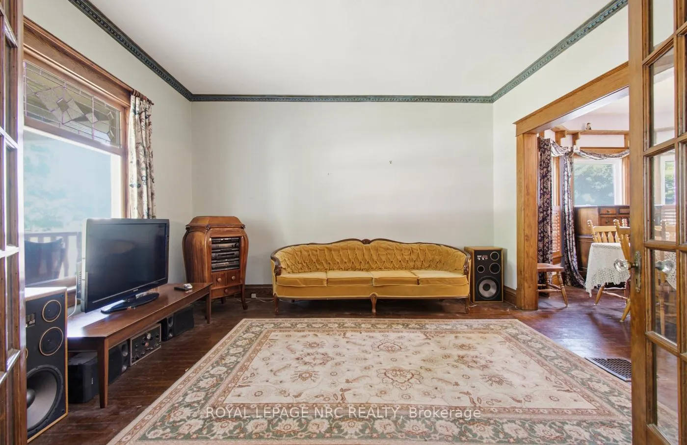 Photo 11 of 4719 Epworth Circle, Niagara Falls, Downtown — HOMEH