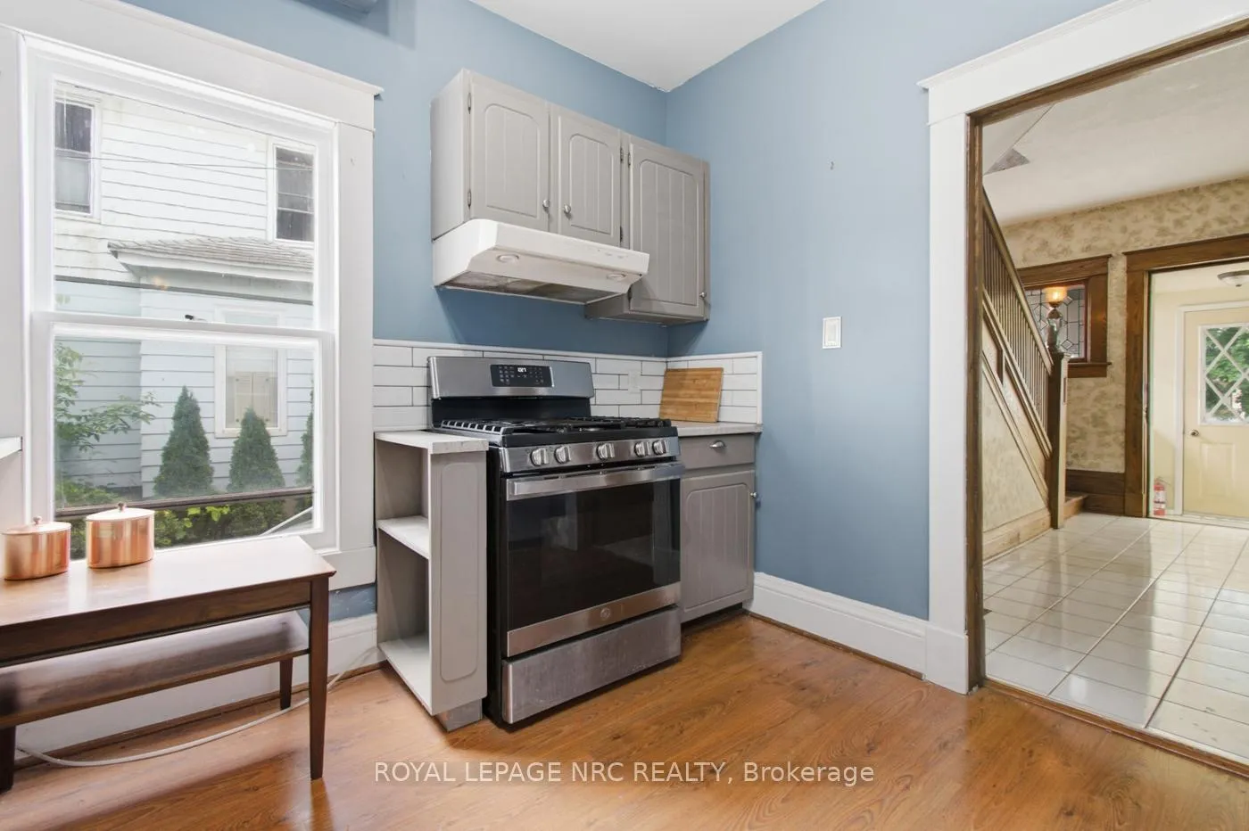 Photo 13 of 4719 Epworth Circle, Niagara Falls, Downtown — HOMEH
