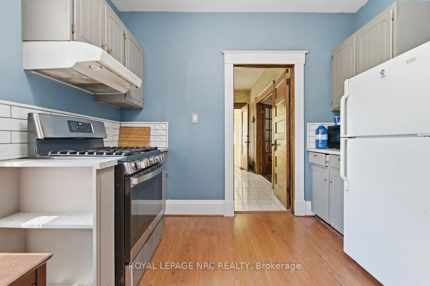 Photo 15 of 4719 Epworth Circle, Niagara Falls, Downtown — HOMEH
