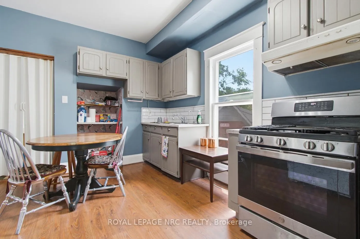 Photo 16 of 4719 Epworth Circle, Niagara Falls, Downtown — HOMEH