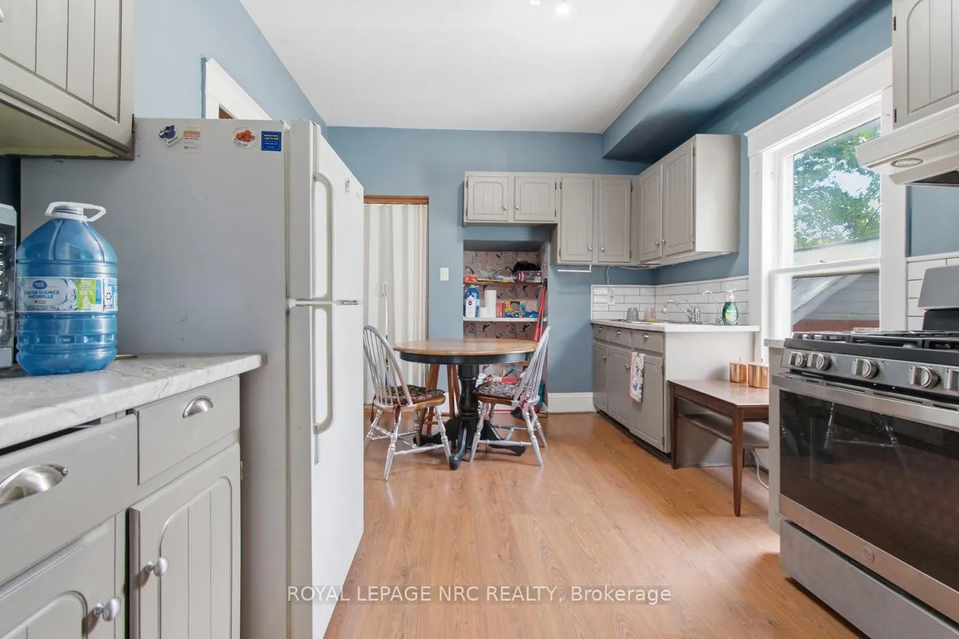 Photo 17 of 4719 Epworth Circle, Niagara Falls, Downtown — HOMEH