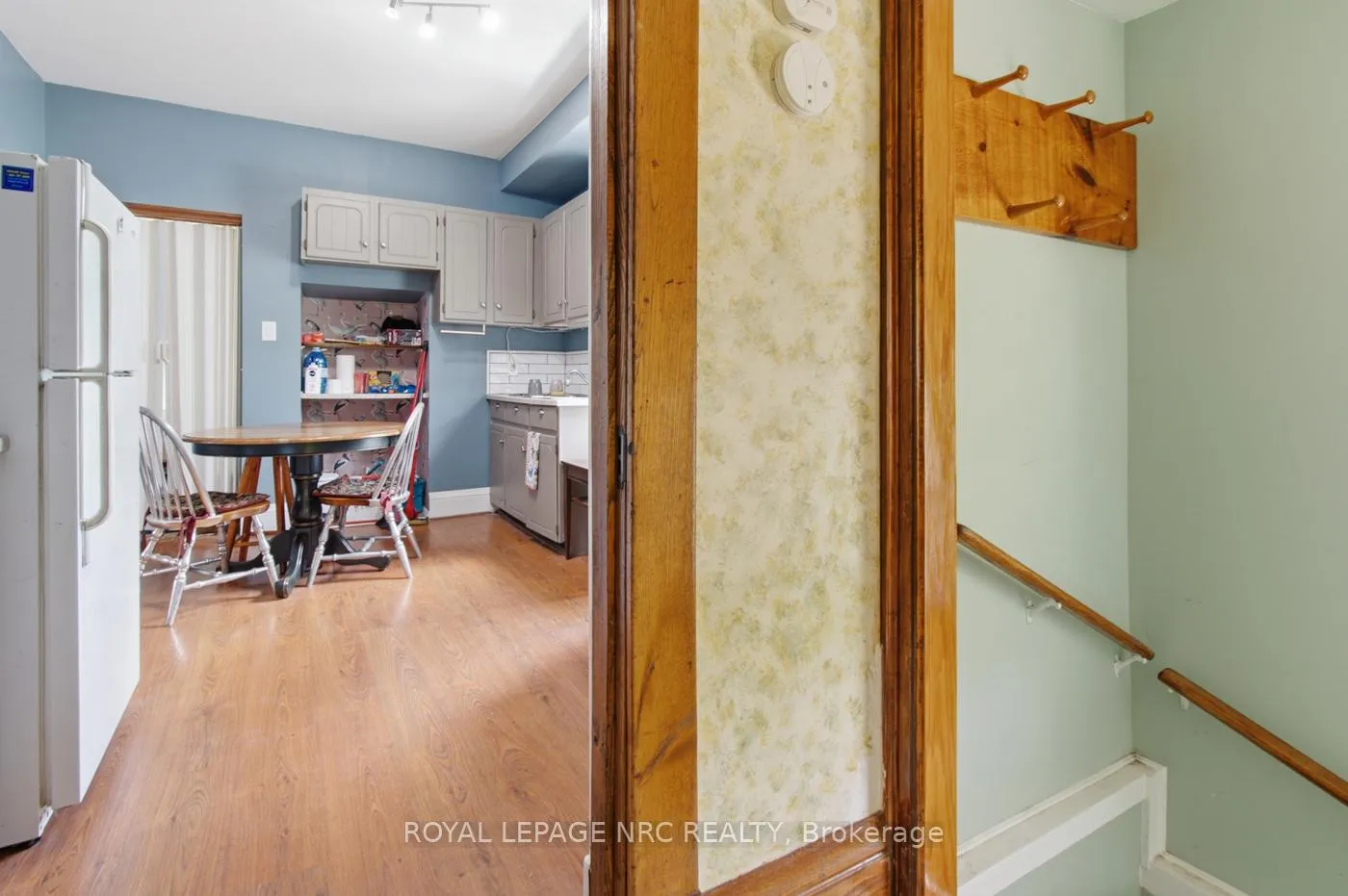 Photo 18 of 4719 Epworth Circle, Niagara Falls, Downtown — HOMEH
