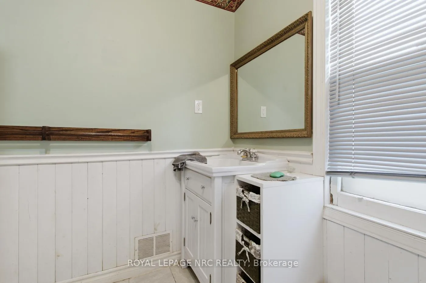 Photo 20 of 4719 Epworth Circle, Niagara Falls, Downtown — HOMEH