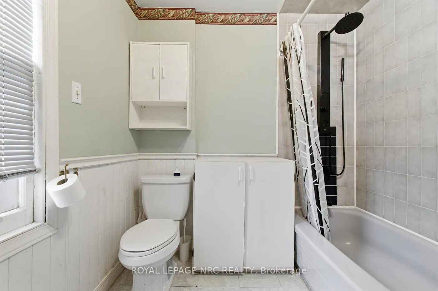 Photo 21 of 4719 Epworth Circle, Niagara Falls, Downtown — HOMEH