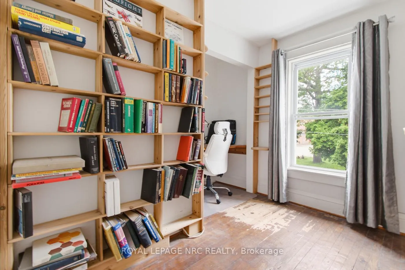Photo 27 of 4719 Epworth Circle, Niagara Falls, Downtown — HOMEH