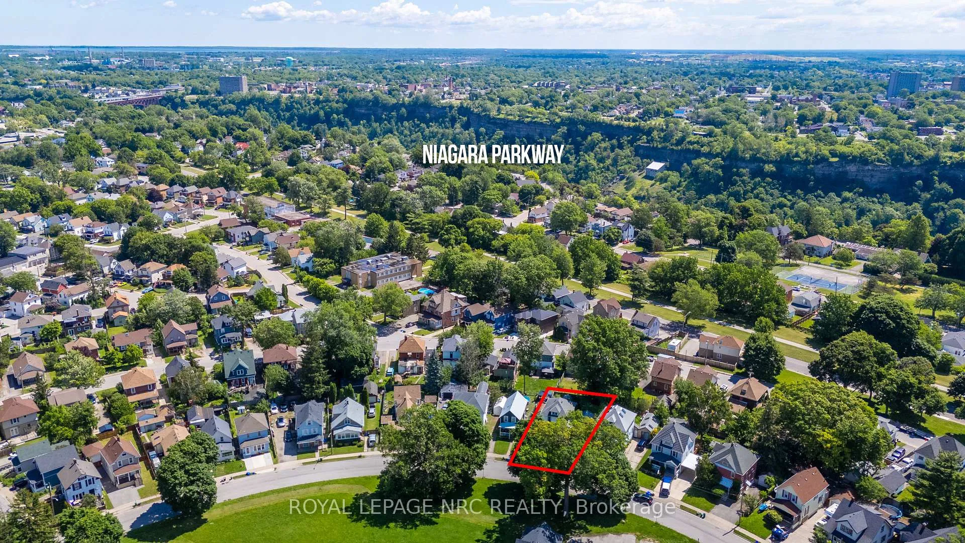 Photo 31 of 4719 Epworth Circle, Niagara Falls, Downtown — HOMEH