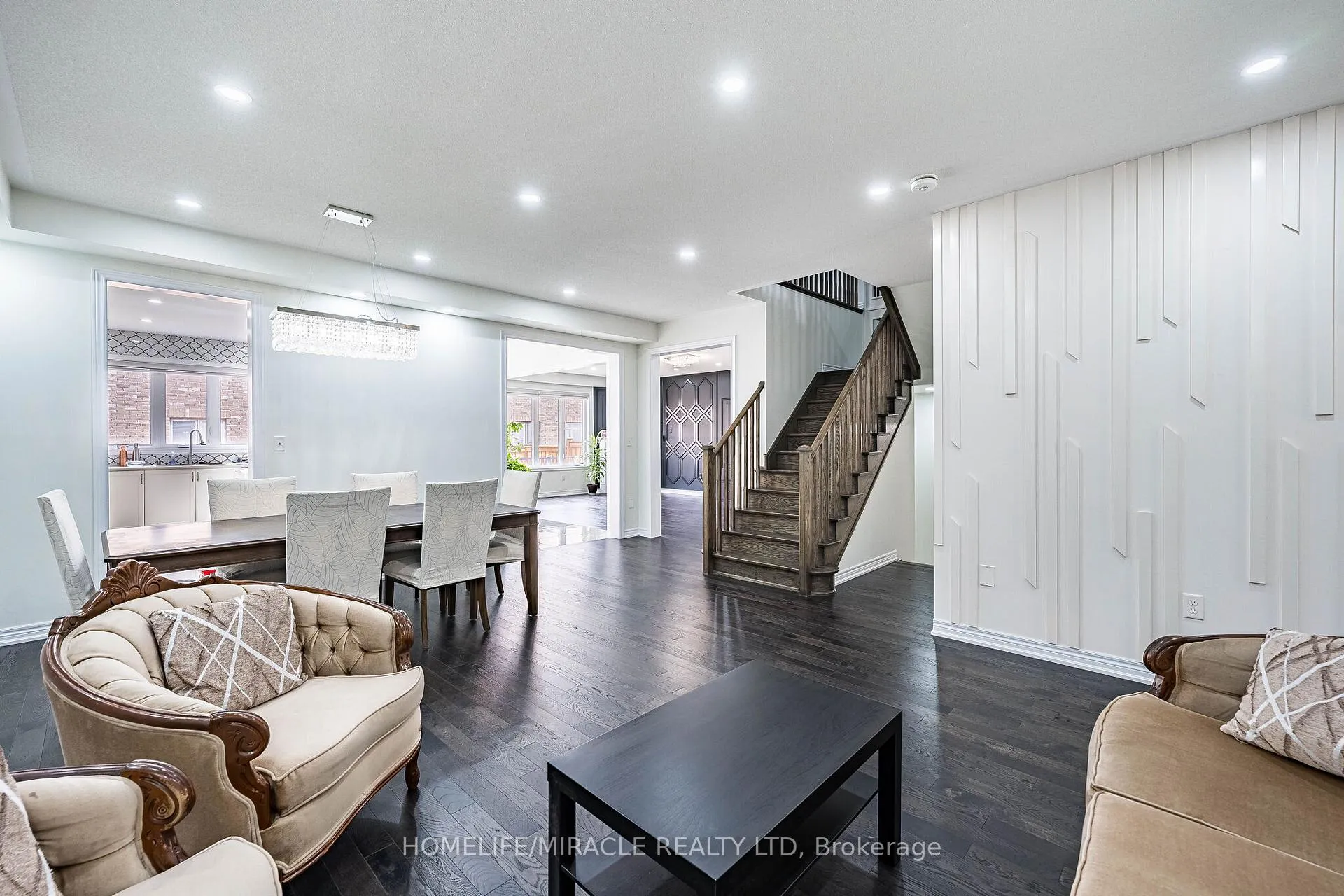 Photo 8 of 21 Junior Road, Brampton, Northwest Brampton — HOMEH