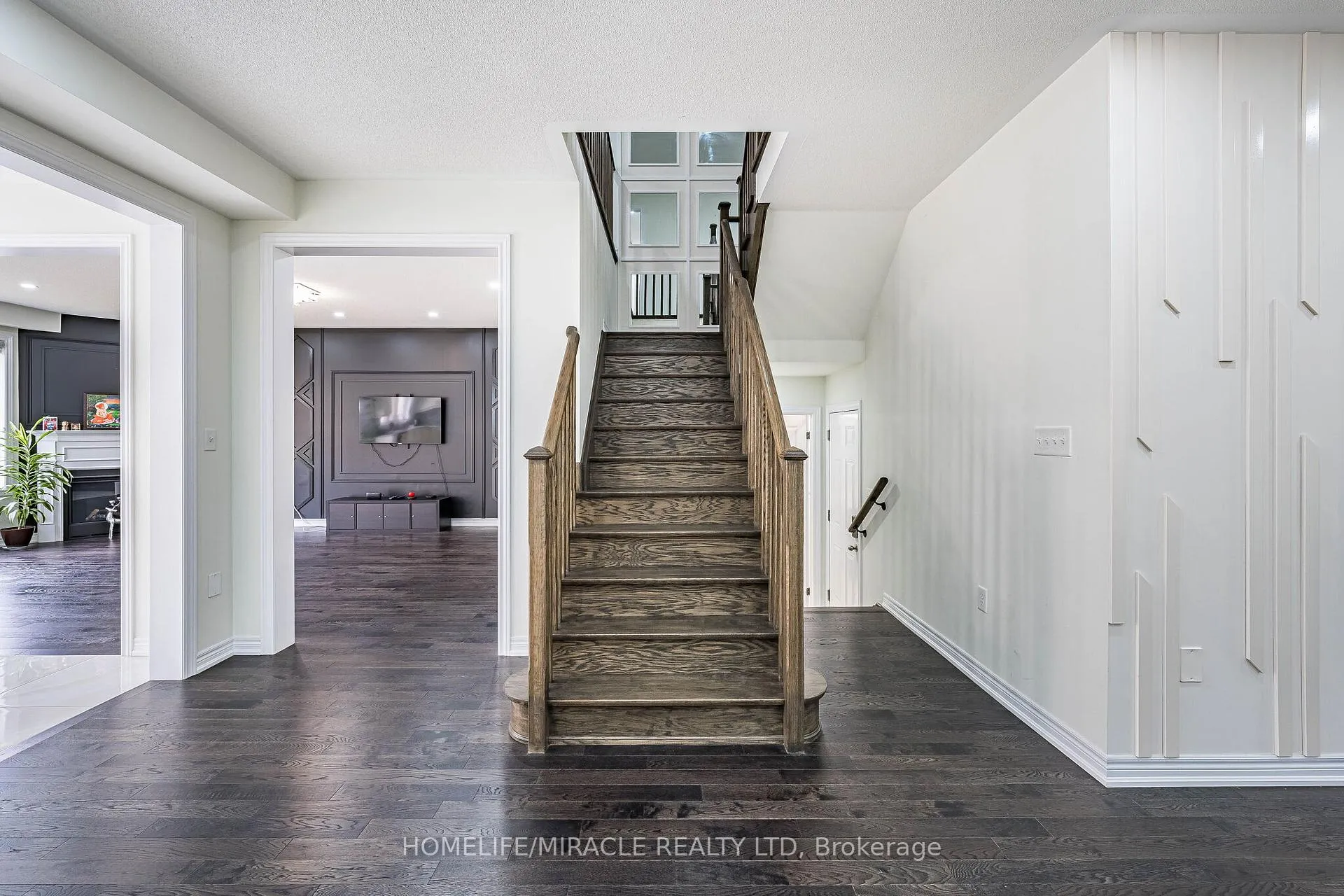 Photo 10 of 21 Junior Road, Brampton, Northwest Brampton — HOMEH