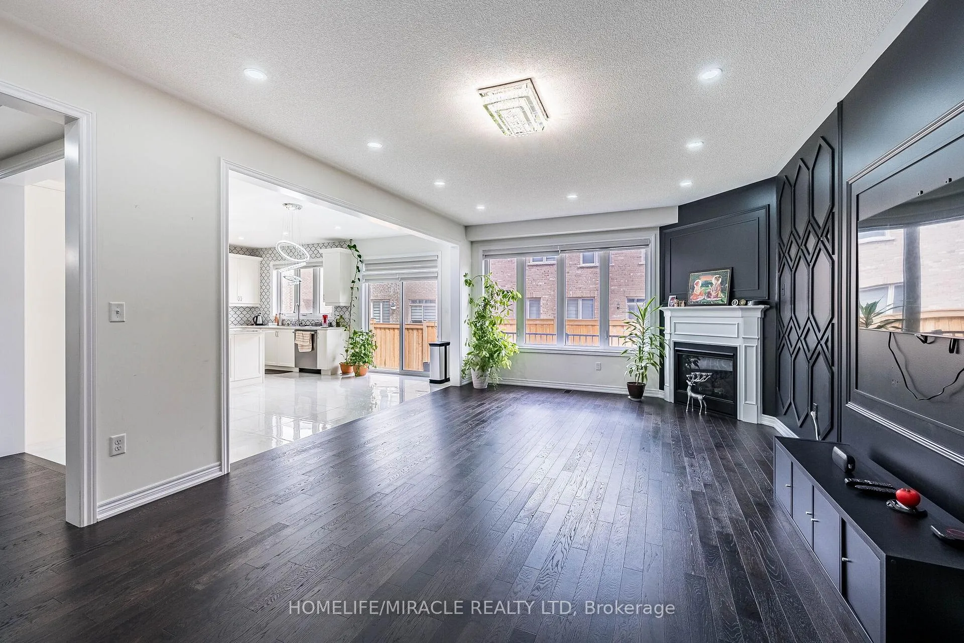 Photo 13 of 21 Junior Road, Brampton, Northwest Brampton — HOMEH