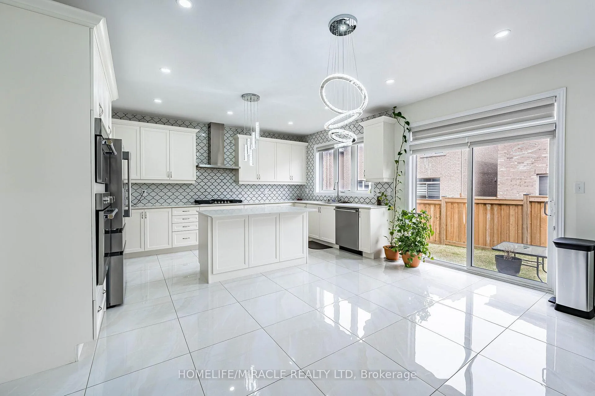 Photo 14 of 21 Junior Road, Brampton, Northwest Brampton — HOMEH