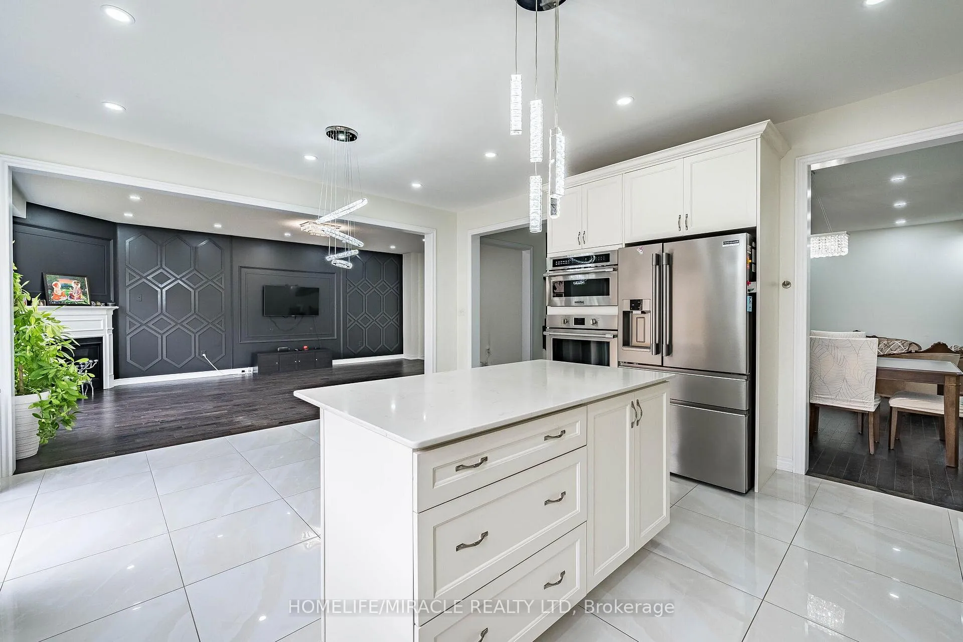 Photo 16 of 21 Junior Road, Brampton, Northwest Brampton — HOMEH