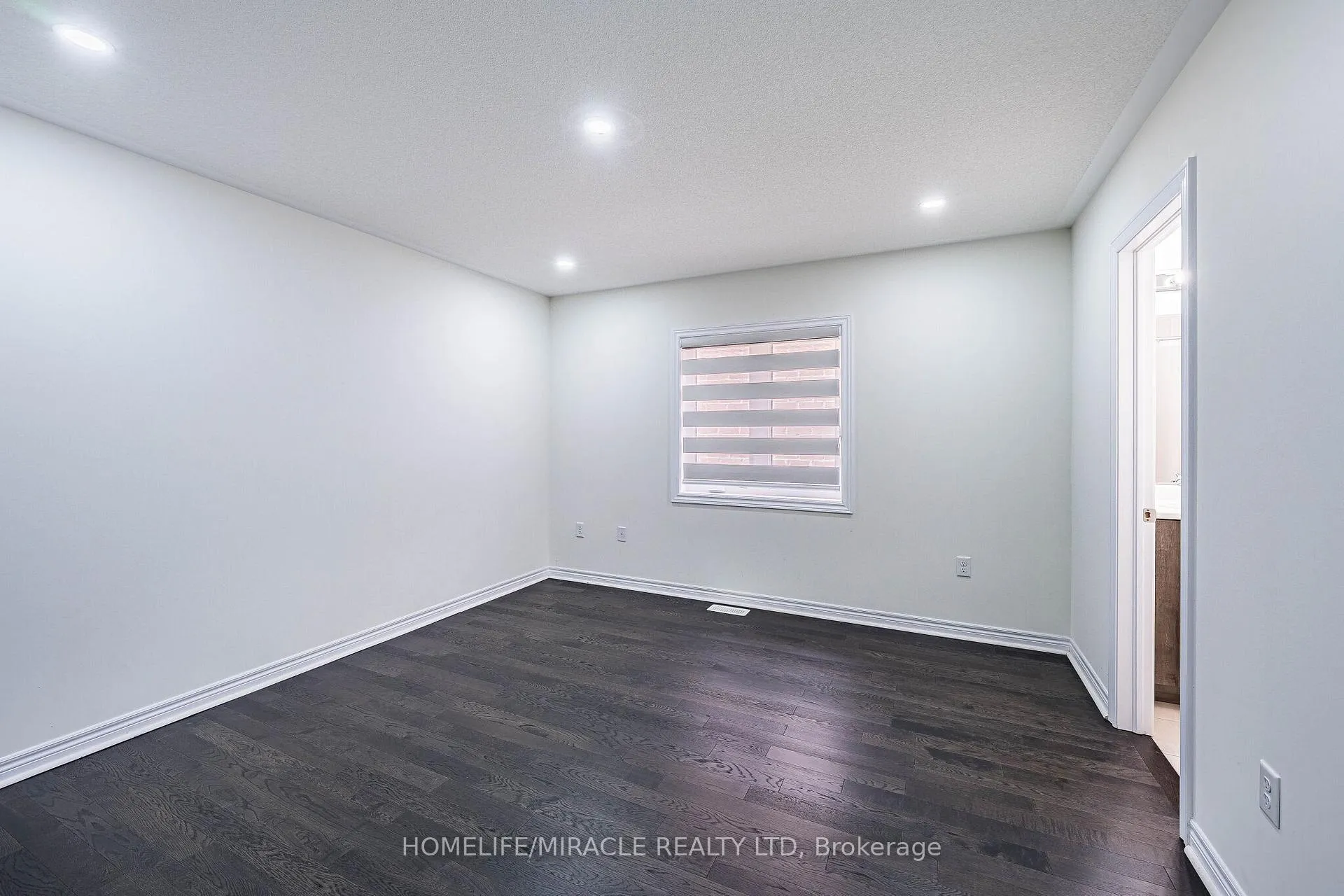 Photo 30 of 21 Junior Road, Brampton, Northwest Brampton — HOMEH