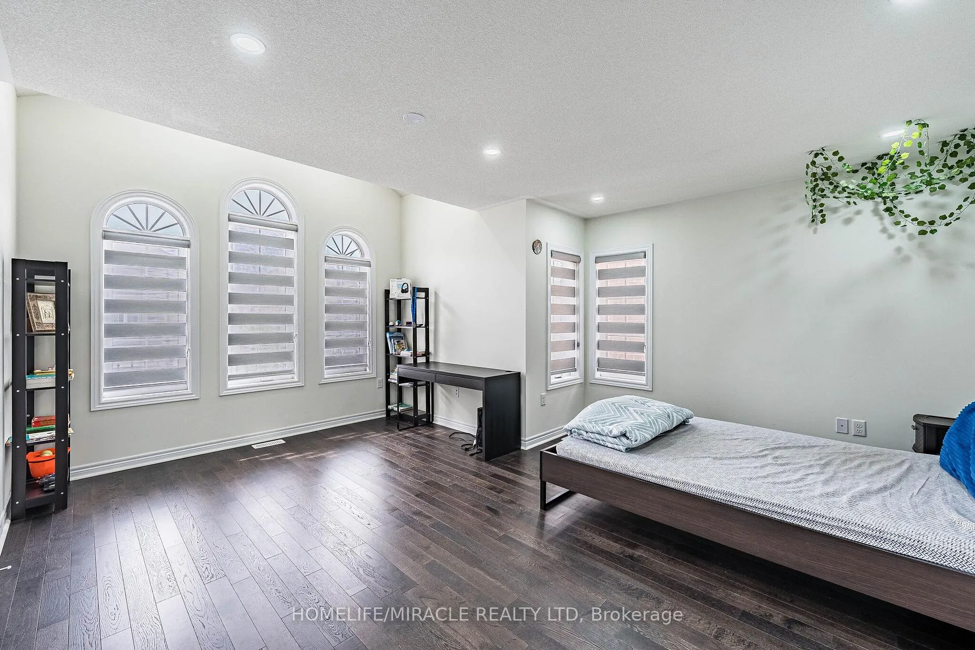 Photo 34 of 21 Junior Road, Brampton, Northwest Brampton — HOMEH