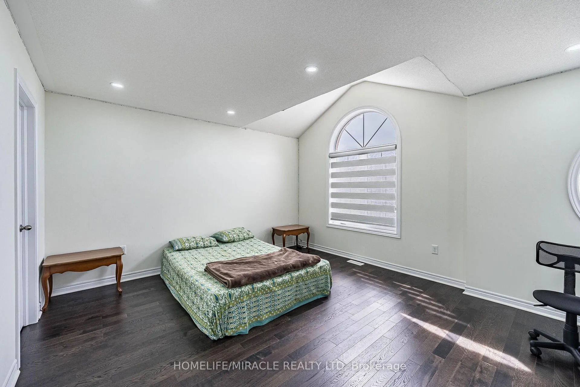 Photo 37 of 21 Junior Road, Brampton, Northwest Brampton — HOMEH