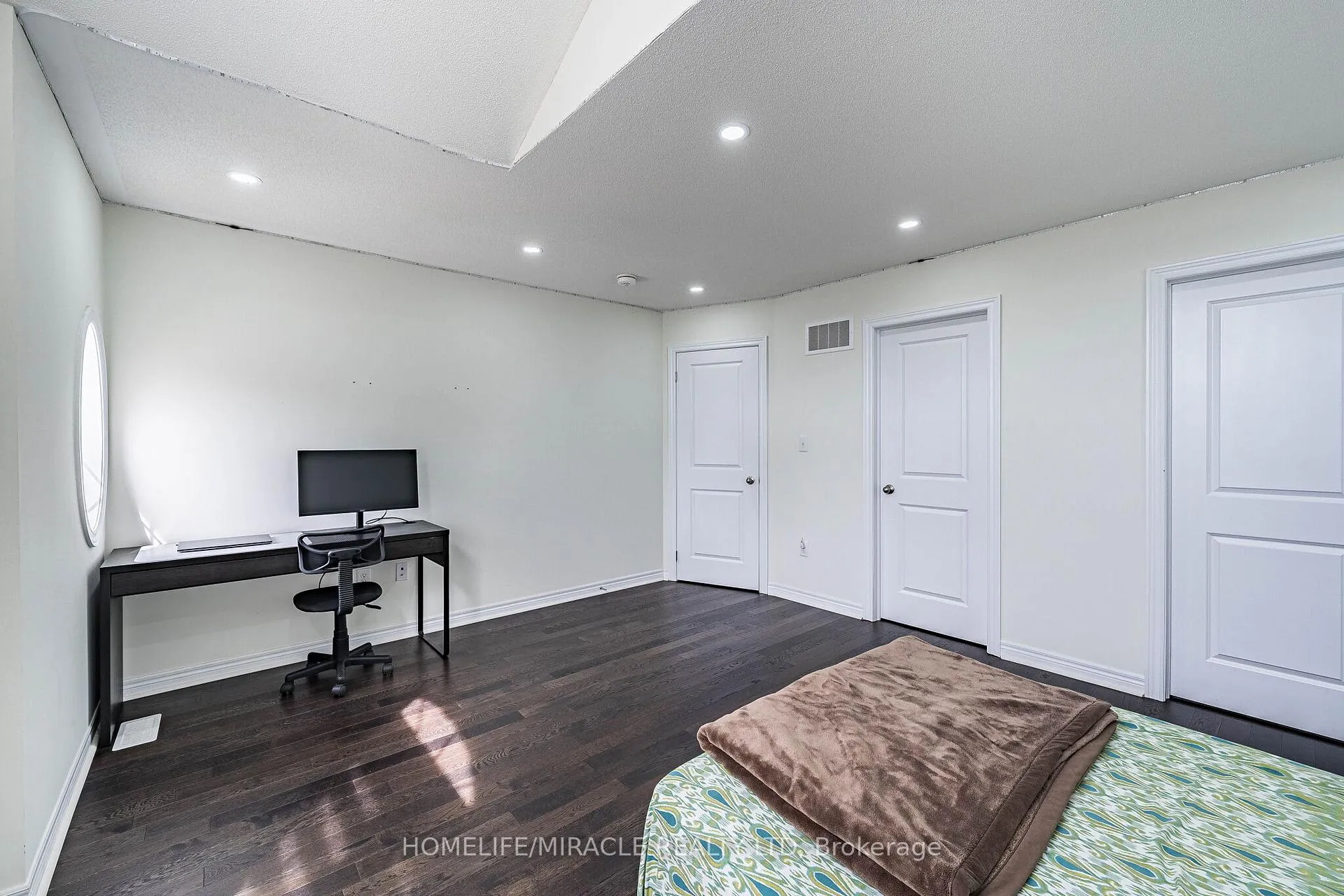 Photo 39 of 21 Junior Road, Brampton, Northwest Brampton — HOMEH