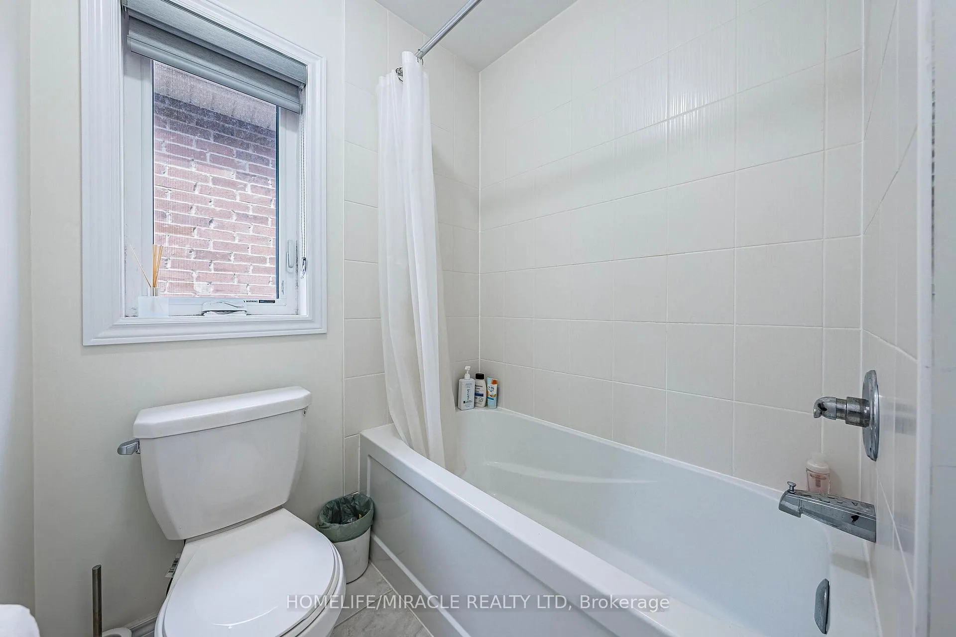 Photo 42 of 21 Junior Road, Brampton, Northwest Brampton — HOMEH