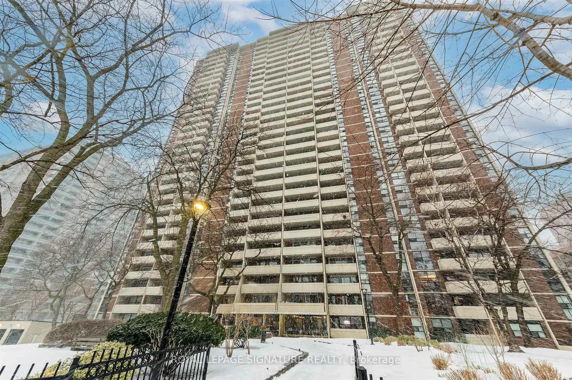 Photo 1 of Unit 2108, 40 Homewood Avenue, Toronto, Cabbagetown-South St. James Town — HOMEH