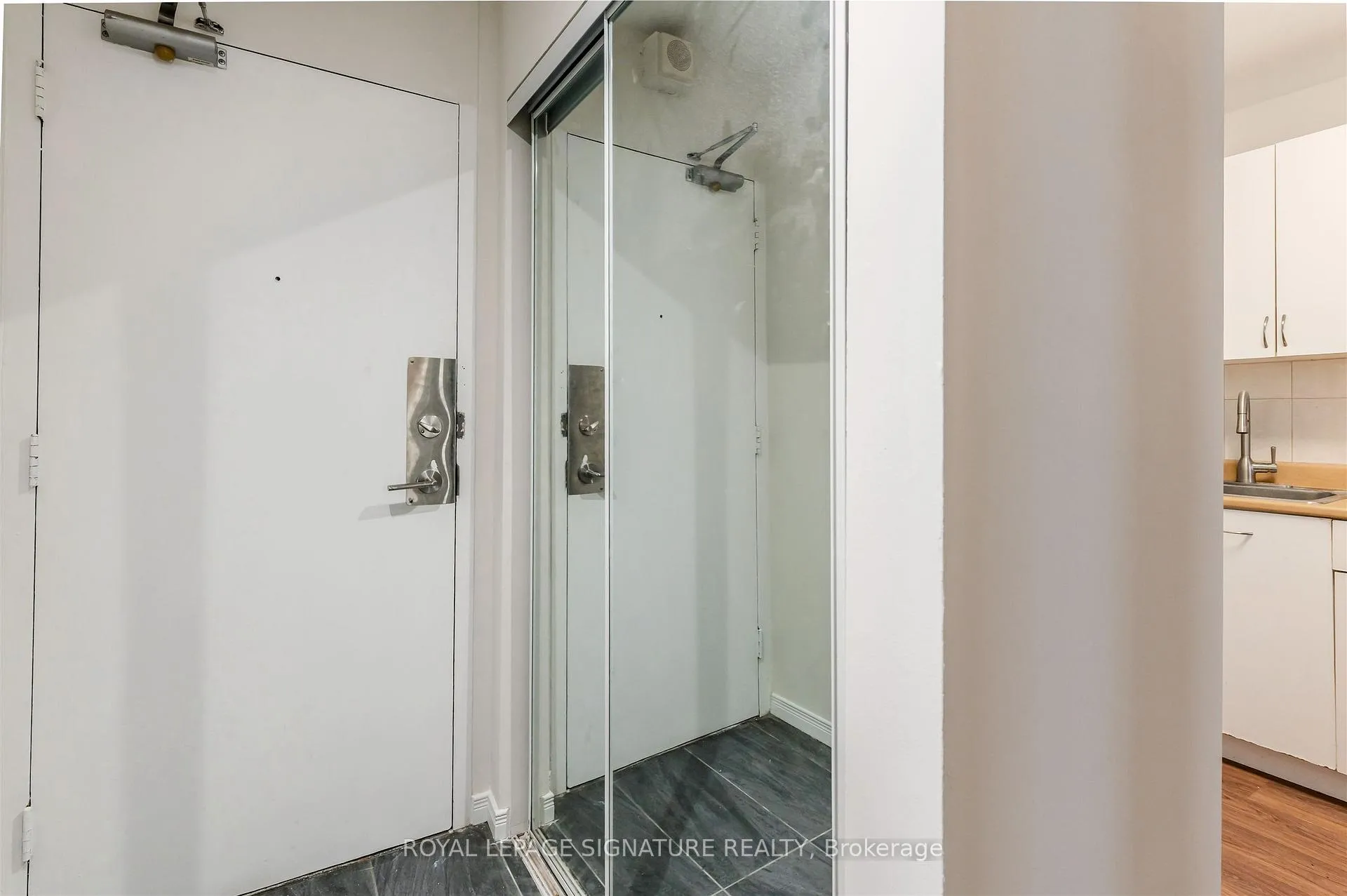 Photo 3 of Unit 2108, 40 Homewood Avenue, Toronto, Cabbagetown-South St. James Town — HOMEH