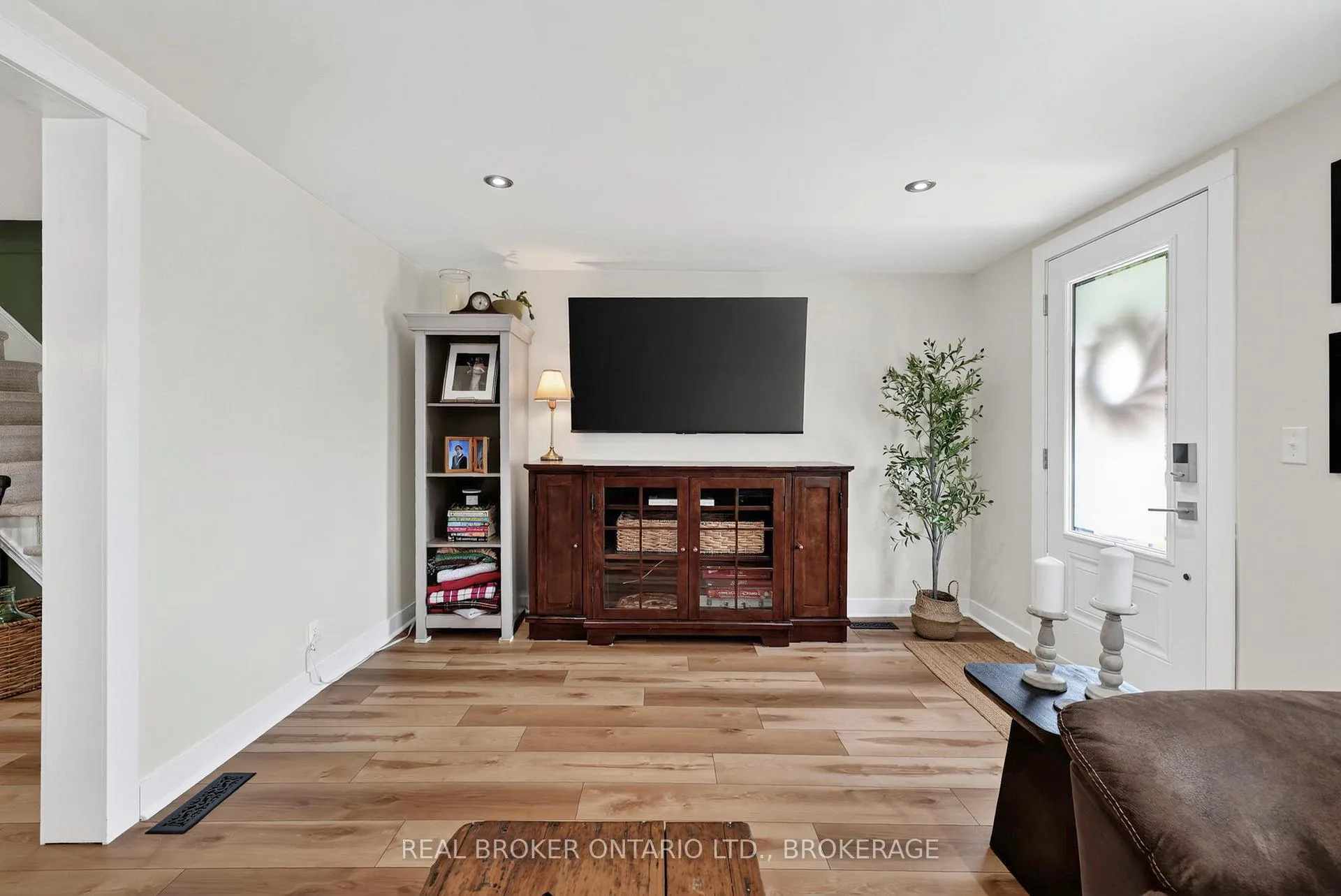 Photo 3 of 17 Pine Street, South Stormont, Ingleside — HOMEH