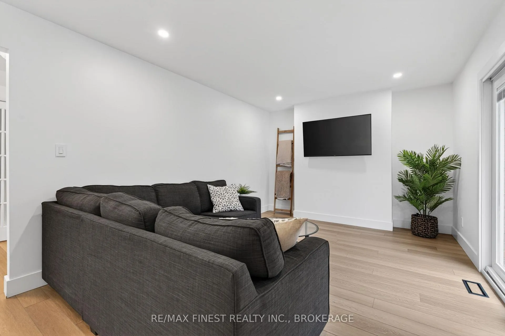 Photo 15 of 825 Somerset Crescent, Kingston, North of Taylor-Kidd Blvd — HOMEH