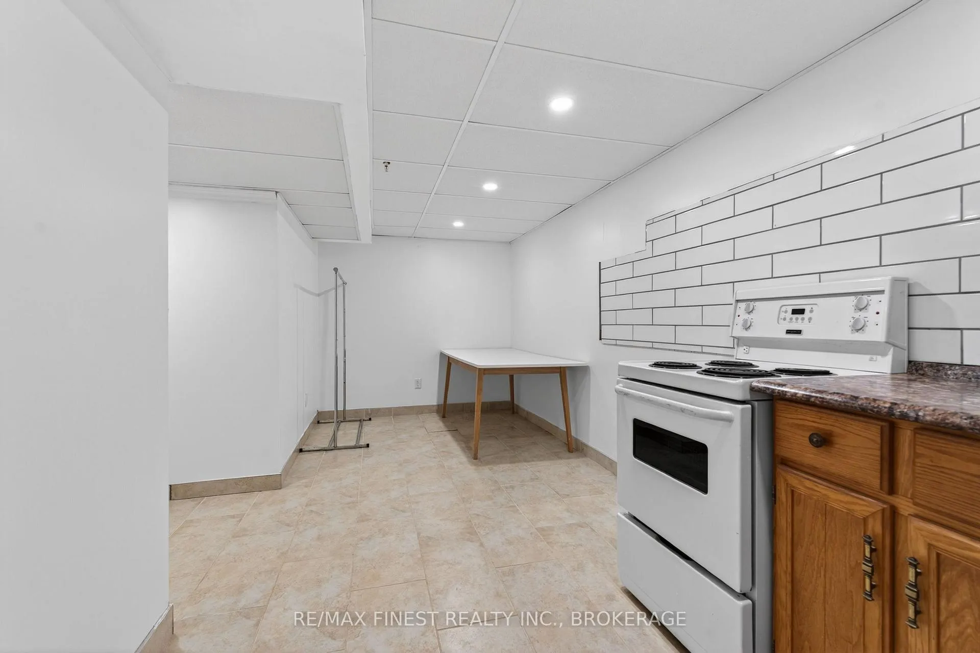 Photo 36 of 825 Somerset Crescent, Kingston, North of Taylor-Kidd Blvd — HOMEH
