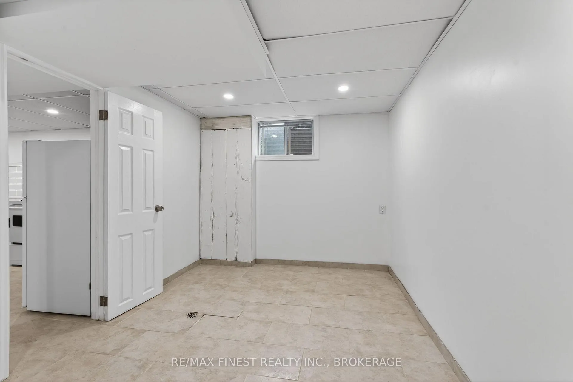 Photo 39 of 825 Somerset Crescent, Kingston, North of Taylor-Kidd Blvd — HOMEH