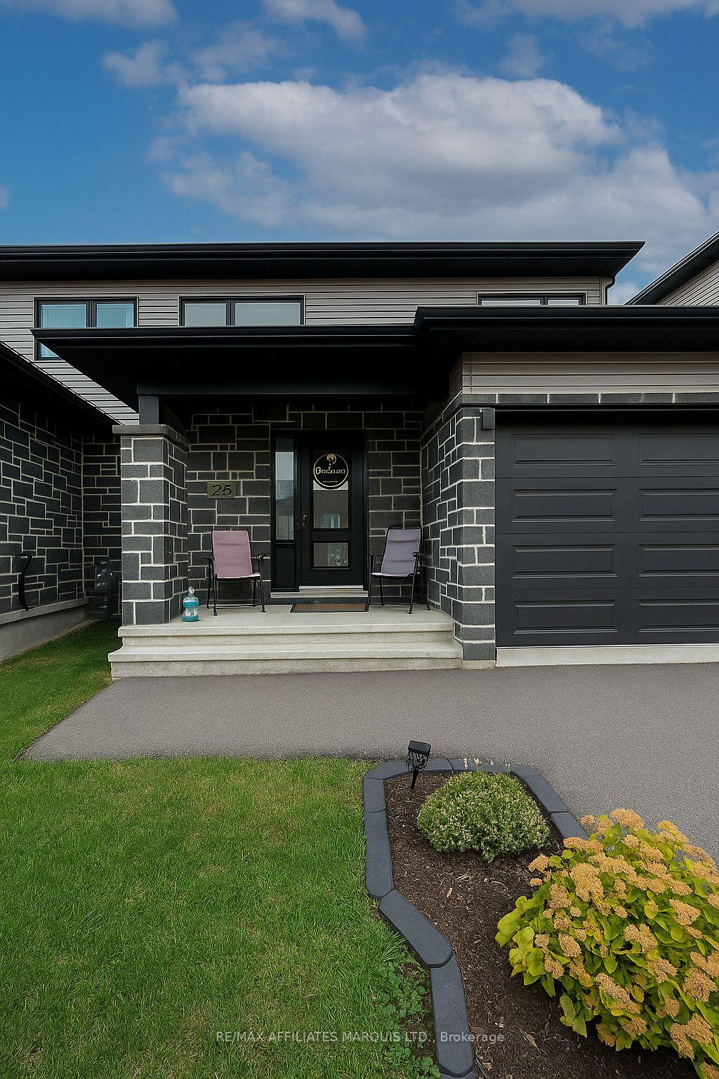 Photo 2 of 261 Lourdes Avenue, Cornwall — HOMEH