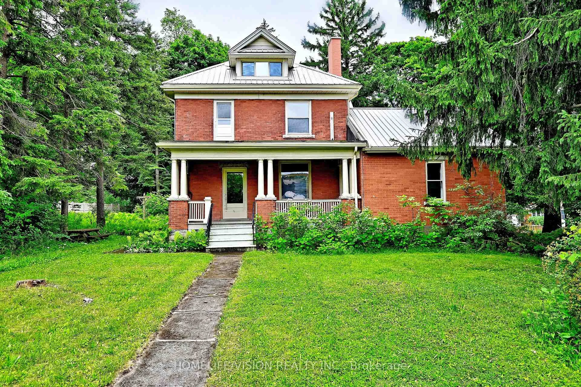 Photo 4 of 135 Elgin Street N, Cambridge, Alison — HOMEH