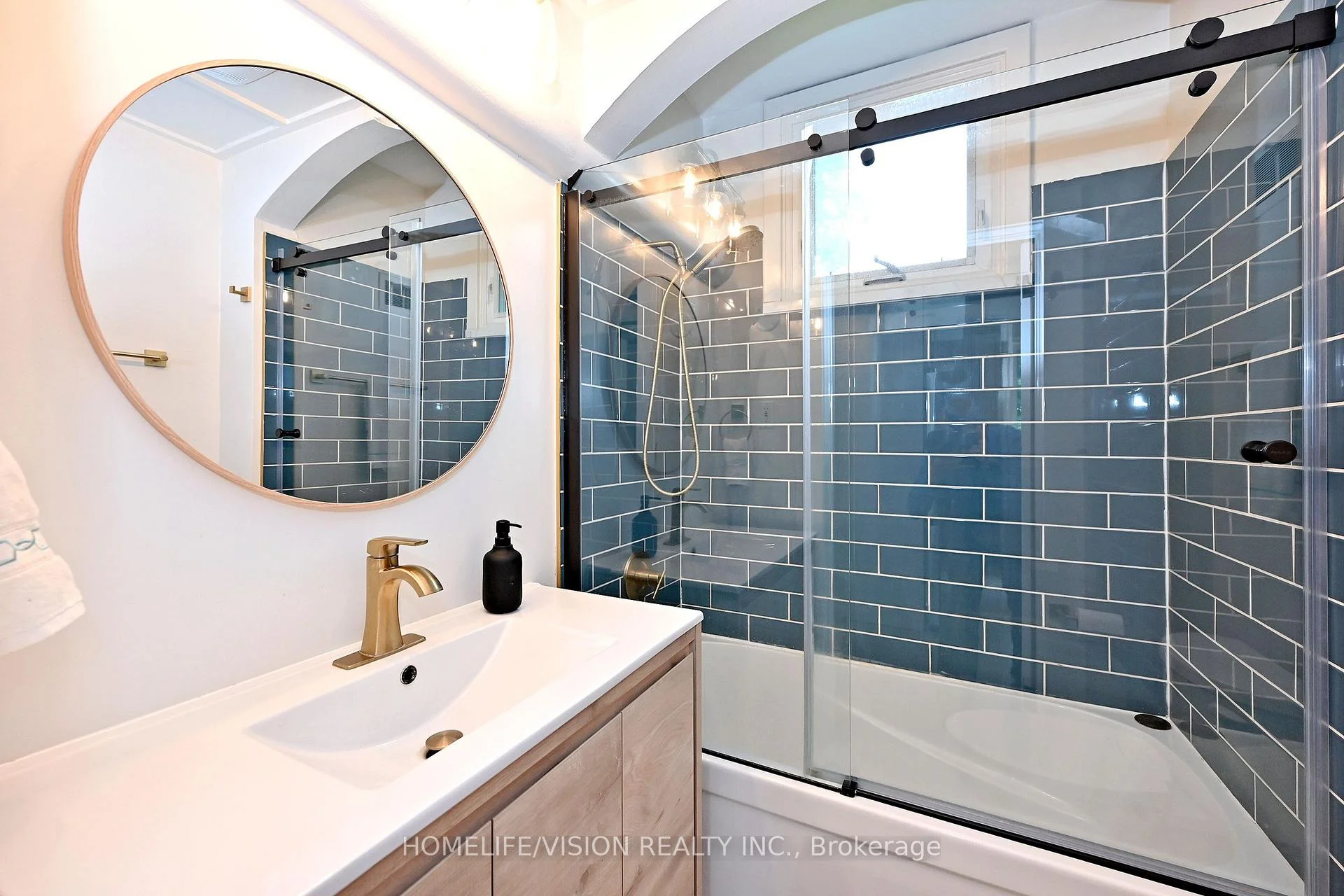 Photo 15 of 135 Elgin Street N, Cambridge, Alison — HOMEH