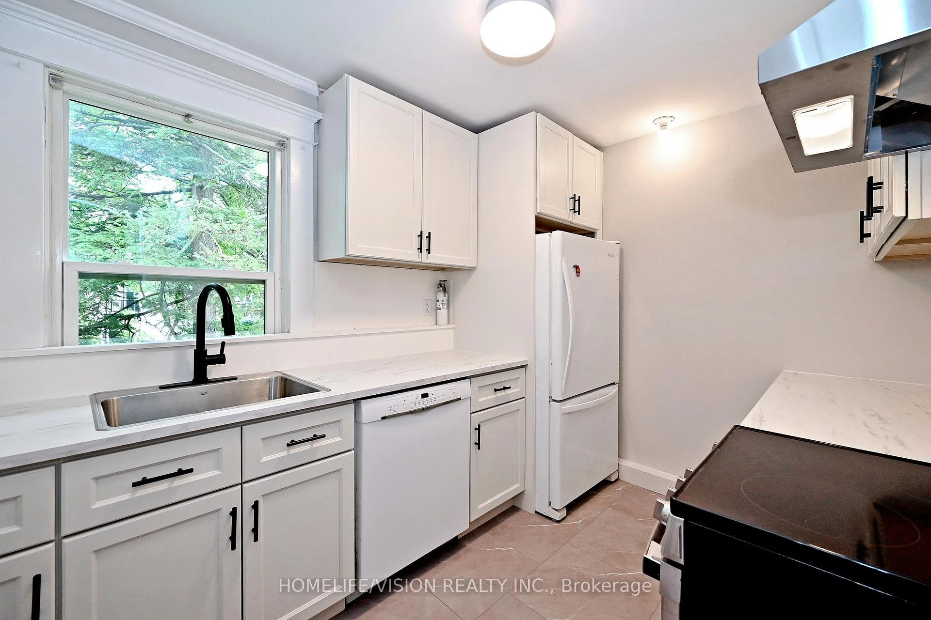 Photo 25 of 135 Elgin Street N, Cambridge, Alison — HOMEH