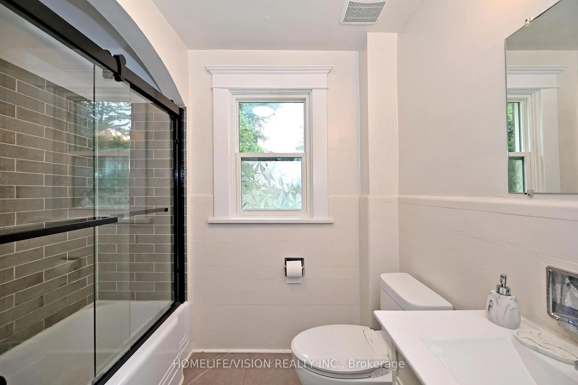 Photo 33 of 135 Elgin Street N, Cambridge, Alison — HOMEH