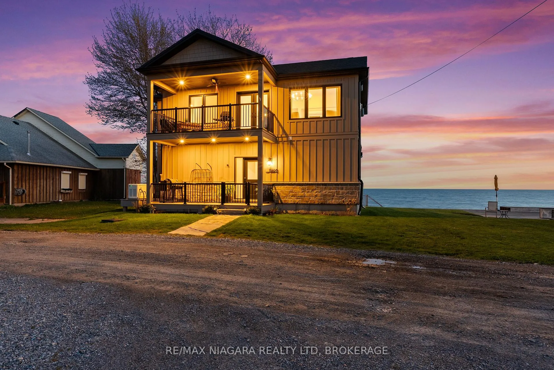 Front of 11605 Beach Road W
