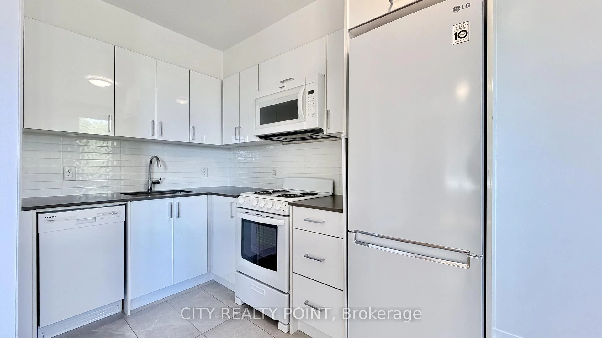 Photo 3 of Unit 521, 398 Avenue Road, Toronto, Casa Loma — HOMEH
