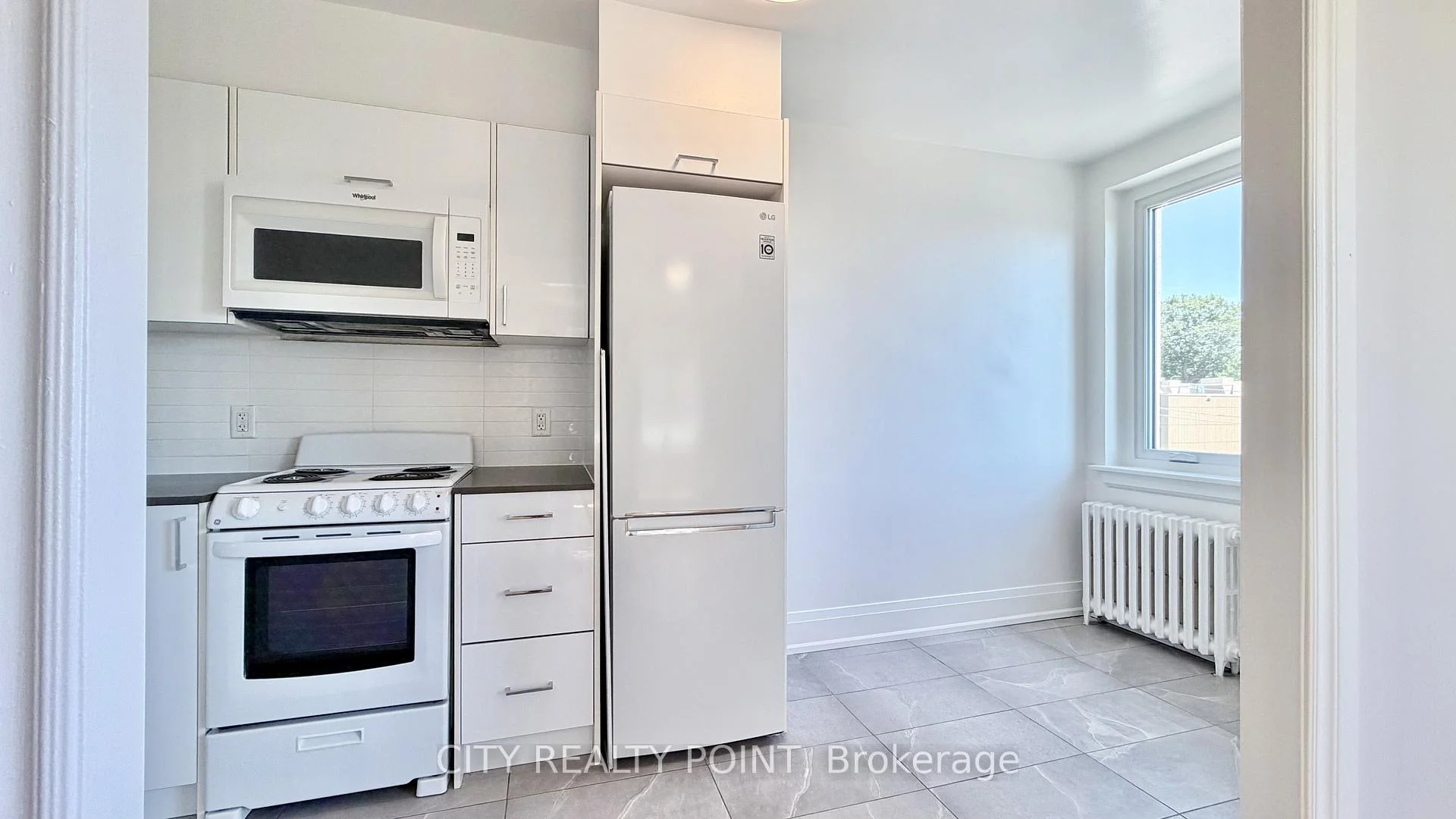 Photo 5 of Unit 521, 398 Avenue Road, Toronto, Casa Loma — HOMEH