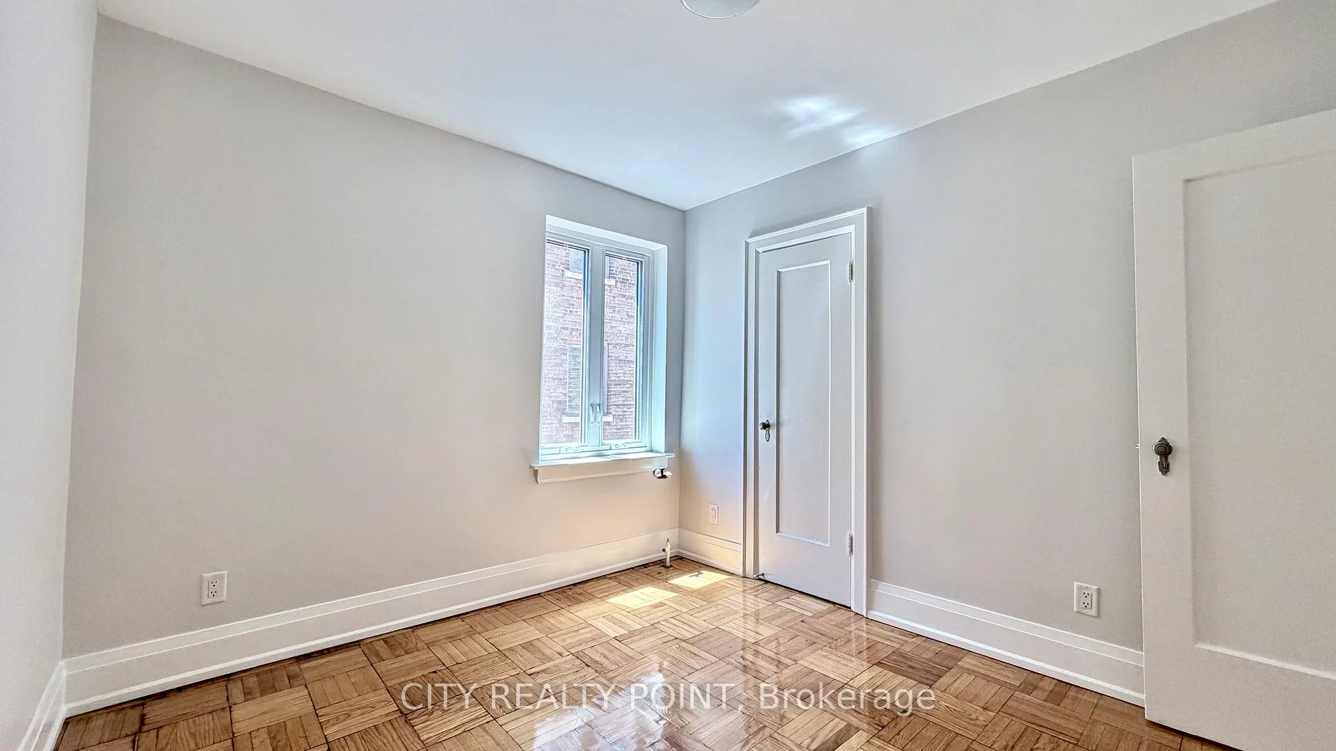 Photo 9 of Unit 521, 398 Avenue Road, Toronto, Casa Loma — HOMEH