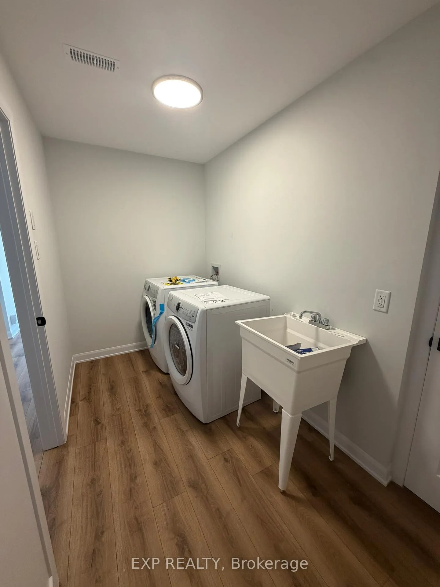 Photo 4 of 778 Tadpole Crescent, Ottawa, Barrhaven - Half Moon Bay — HOMEH