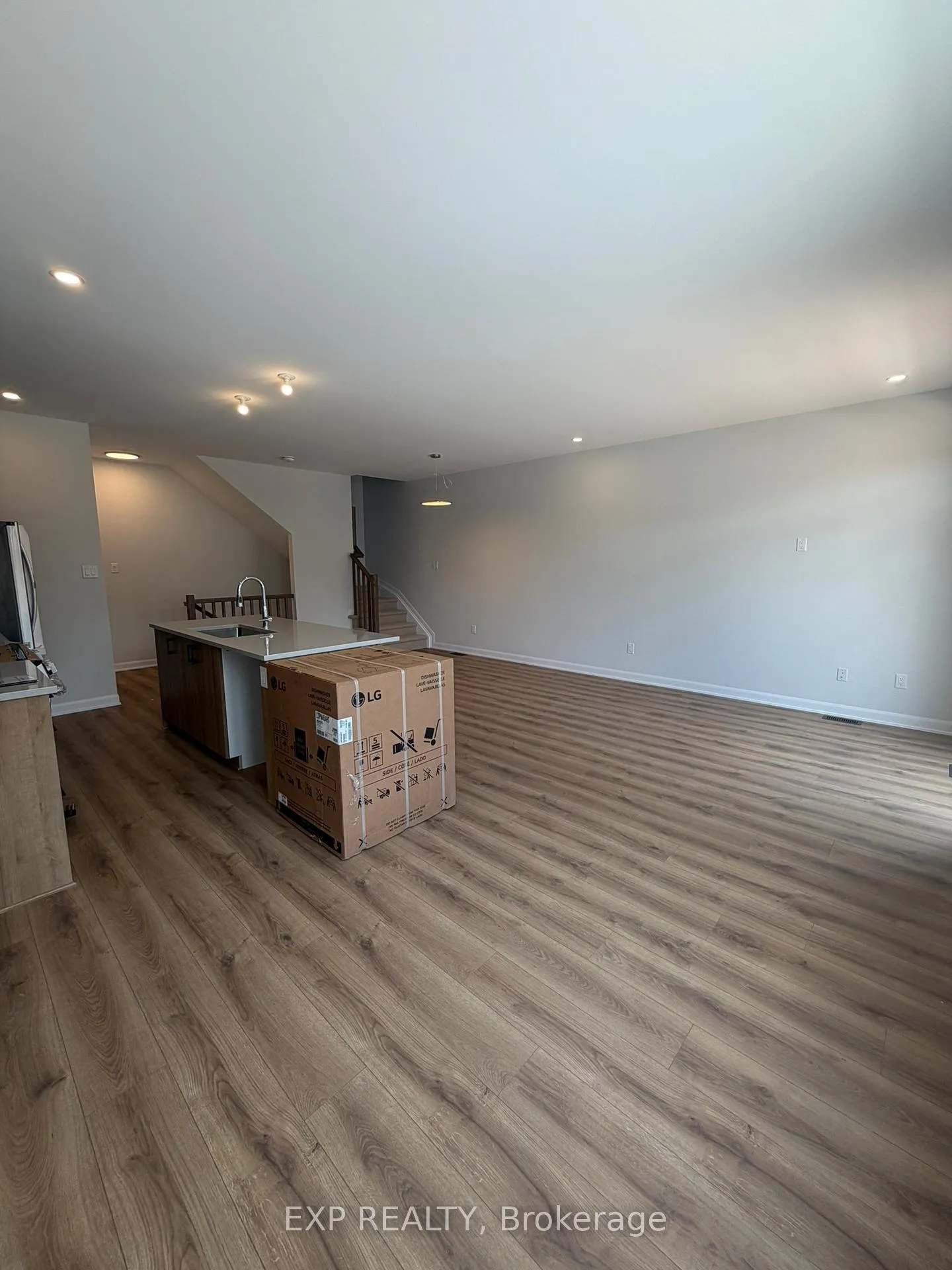 Photo 9 of 778 Tadpole Crescent, Ottawa, Barrhaven - Half Moon Bay — HOMEH