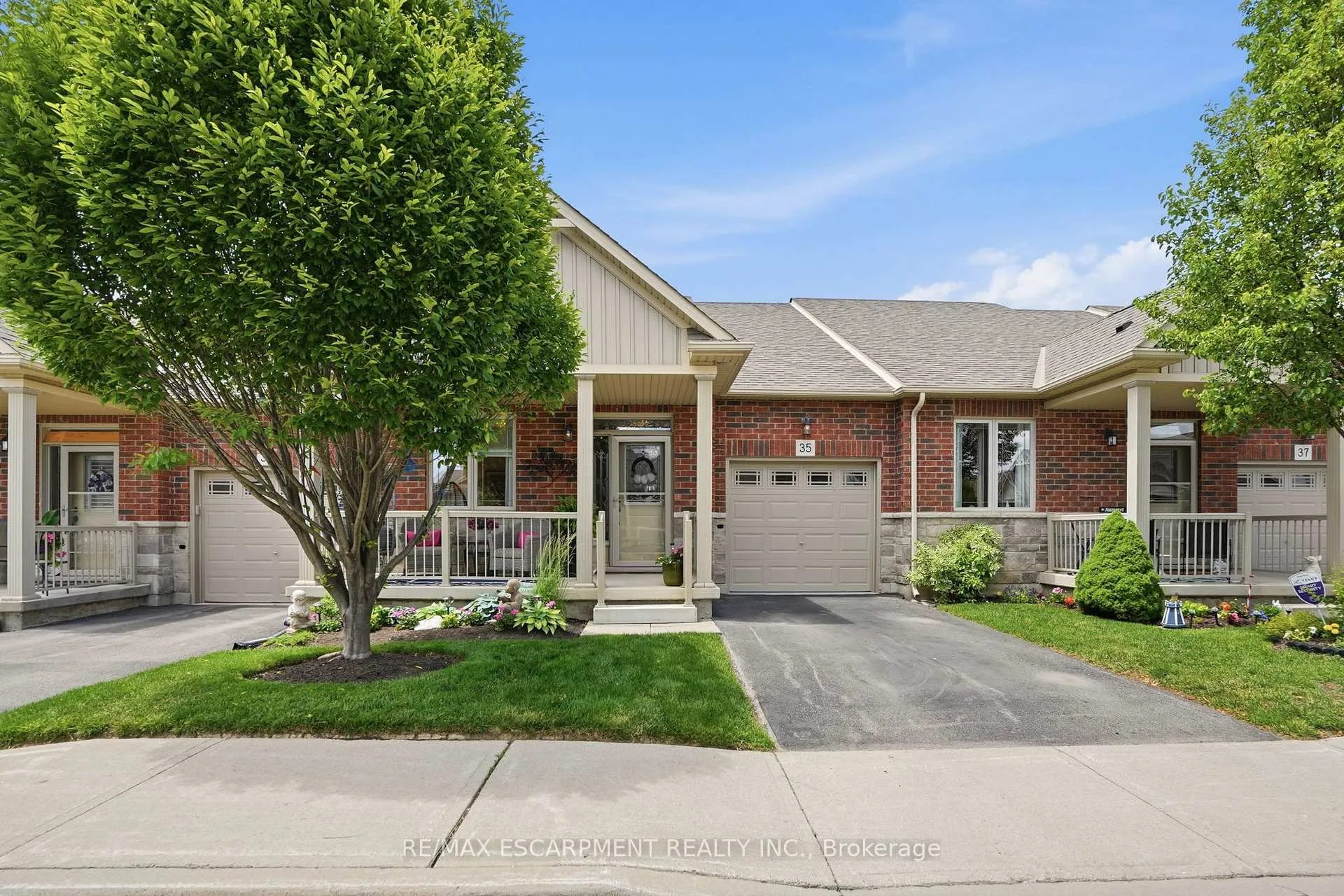 Photo 2 of 35 Finton Lane, Hamilton, Rural Glanbrook — HOMEH