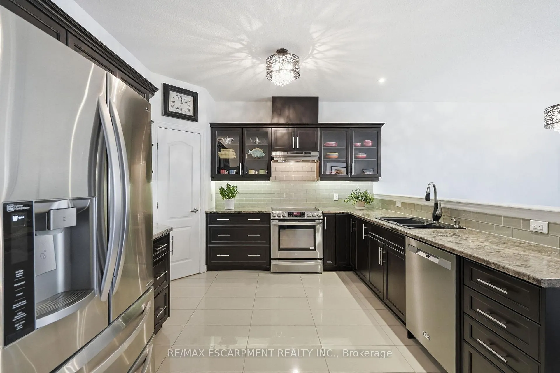 Photo 9 of 35 Finton Lane, Hamilton, Rural Glanbrook — HOMEH