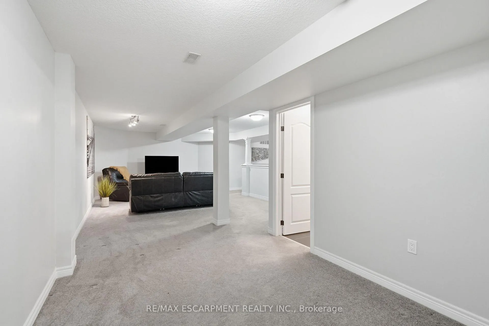 Photo 27 of 35 Finton Lane, Hamilton, Rural Glanbrook — HOMEH