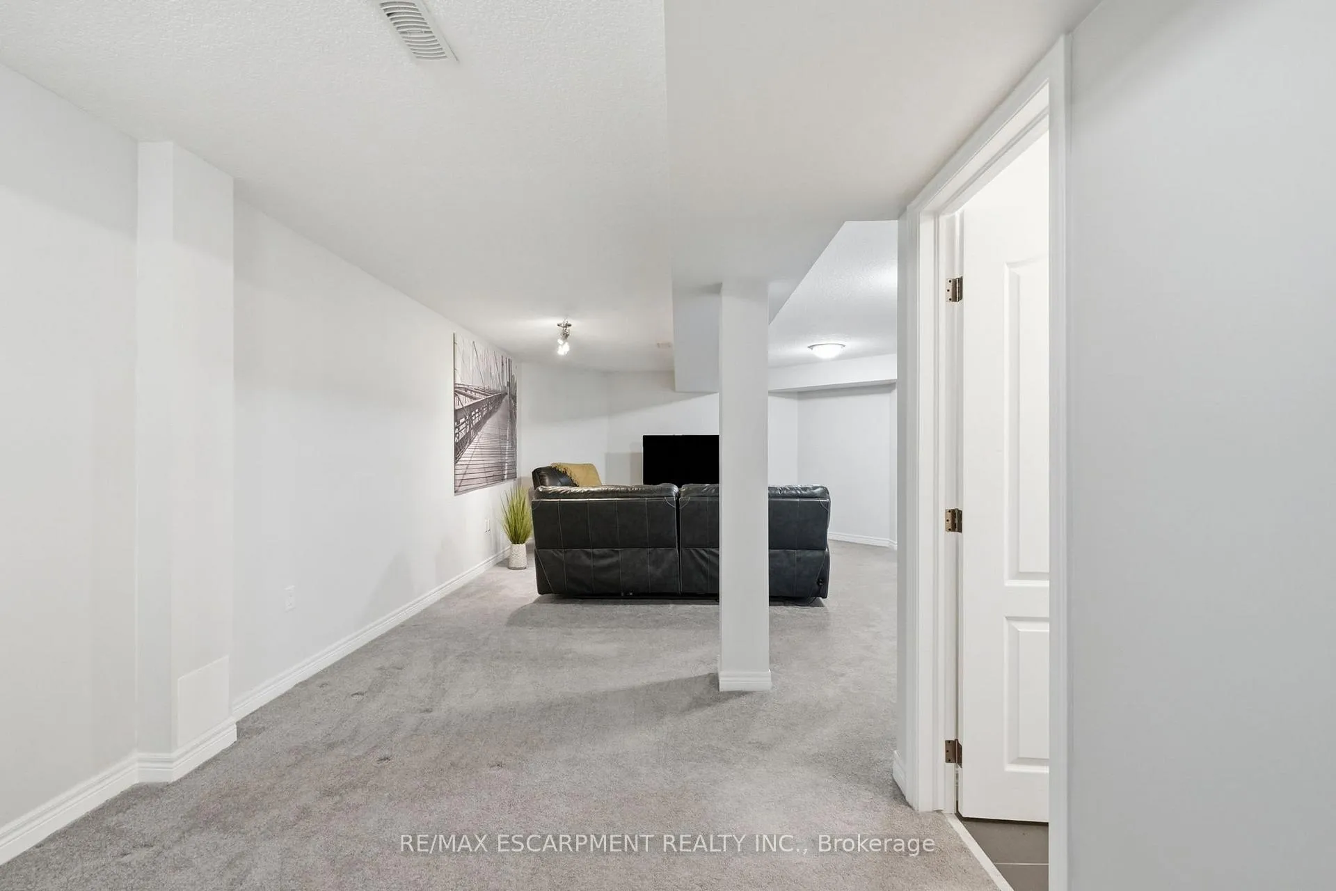 Photo 28 of 35 Finton Lane, Hamilton, Rural Glanbrook — HOMEH