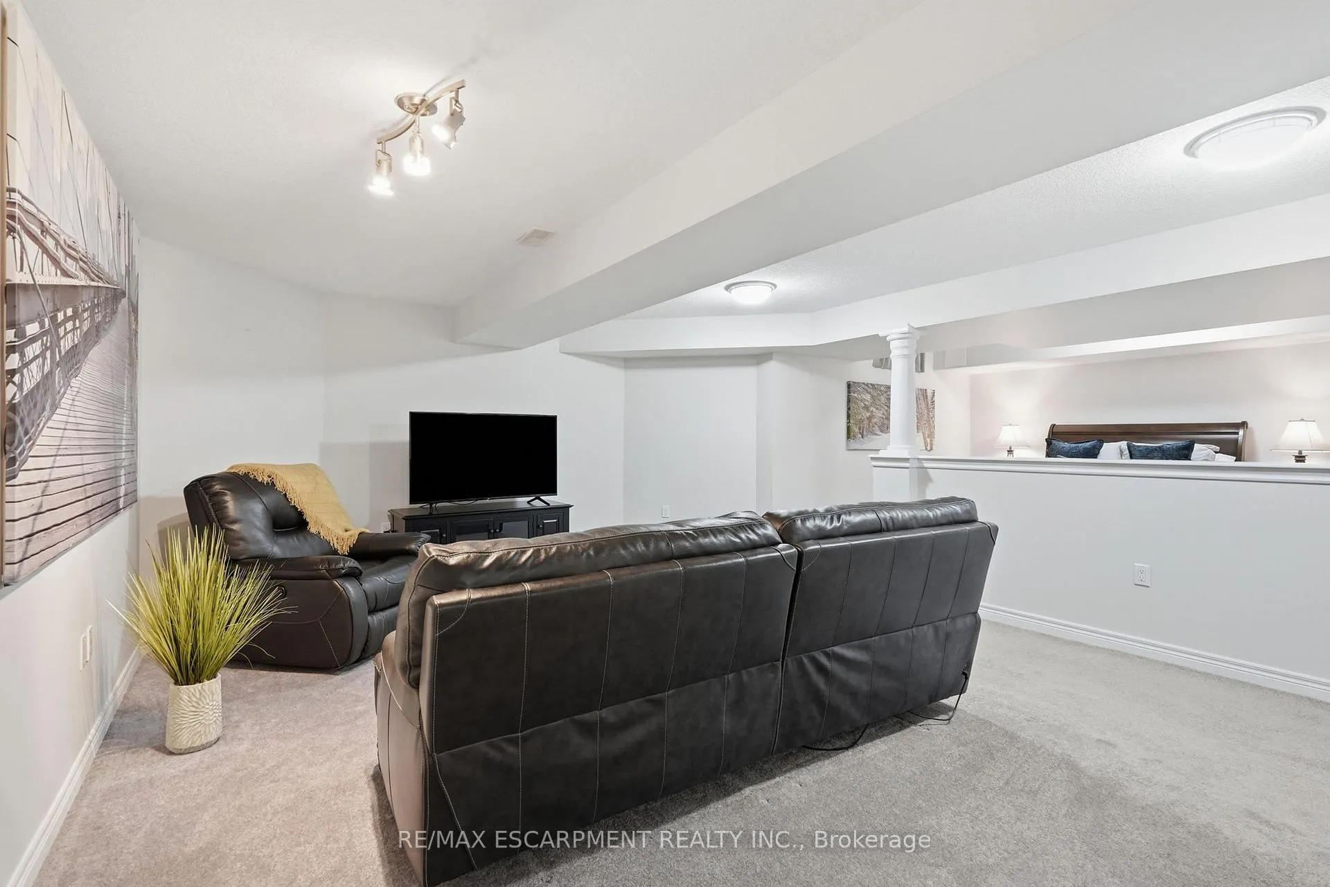 Photo 29 of 35 Finton Lane, Hamilton, Rural Glanbrook — HOMEH
