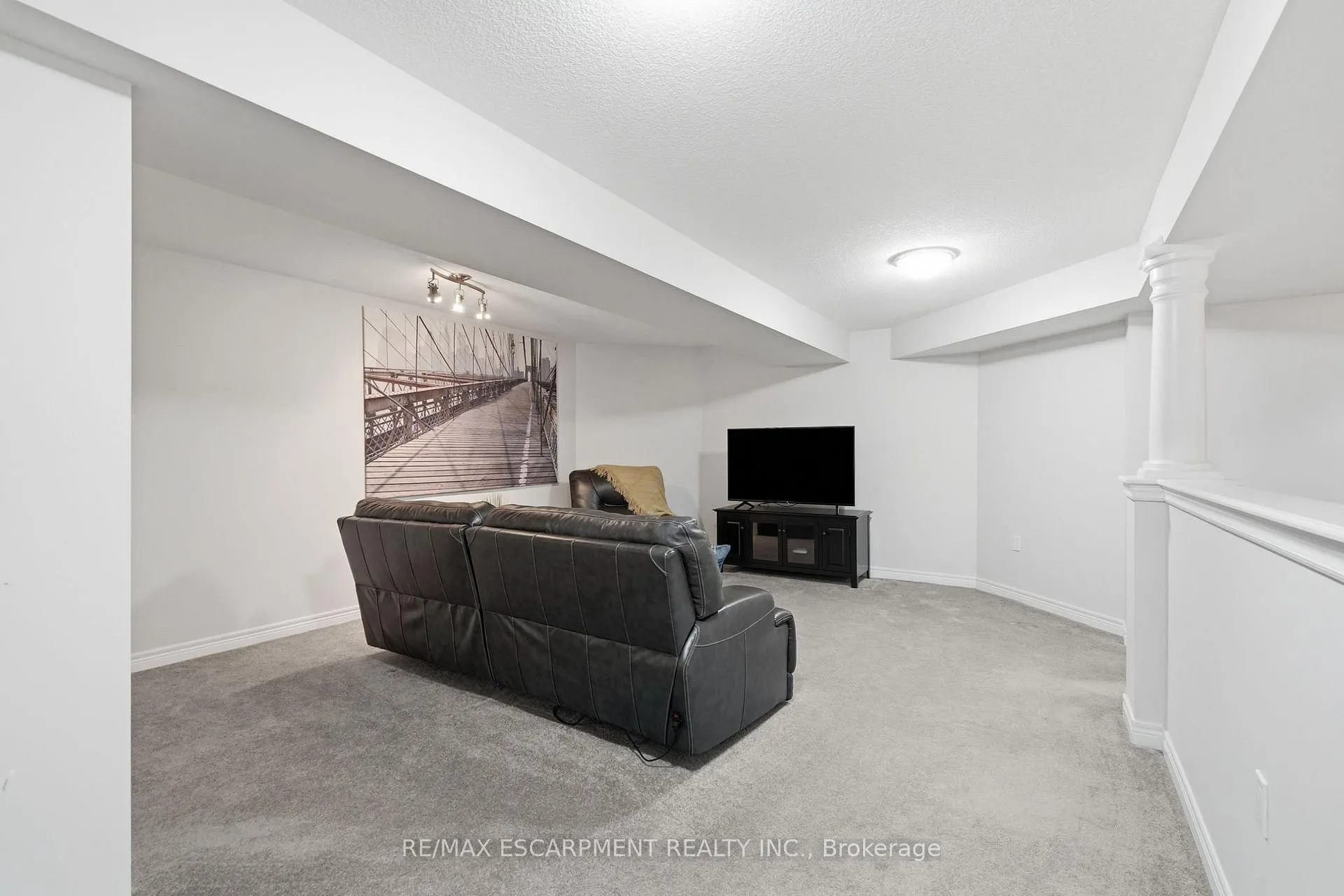 Photo 30 of 35 Finton Lane, Hamilton, Rural Glanbrook — HOMEH