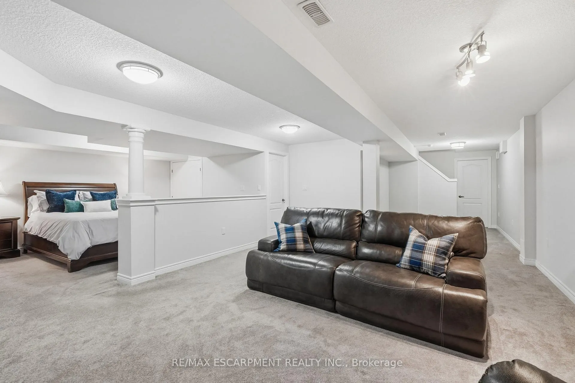 Photo 33 of 35 Finton Lane, Hamilton, Rural Glanbrook — HOMEH